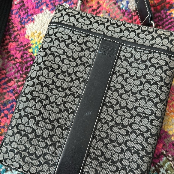 Coach Crossbody Signature C’s - Picture 2 of 5